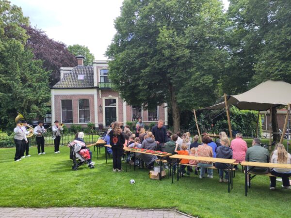 Wergea trapt Bloeiweek feestelijk af in Bidlertuin